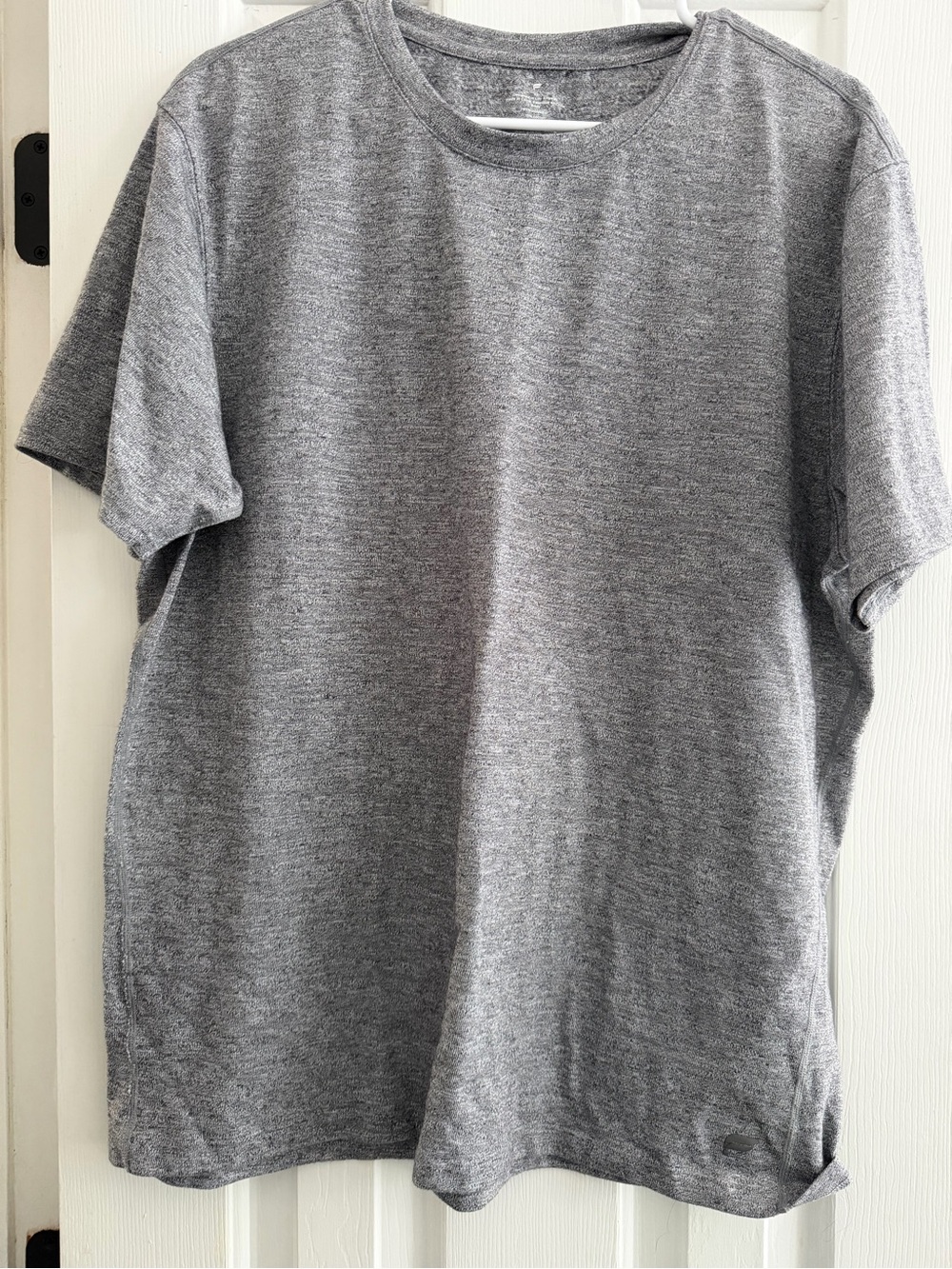 Fabletics Men's Heather Gray Short Sleeve Crew Tee